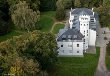 2-Zimmer "Schloss-Apartment" – Kapitalanlage mit emotionaler Rendite im Schloss Hohendorf - Außenansicht