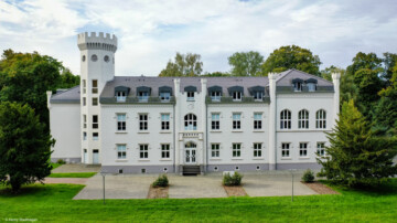 1-Zimmer "Privatresidenz im Schloss" – Kapitalanlage mit emotionaler Rendite im Schloss Hohendorf - Außenansicht