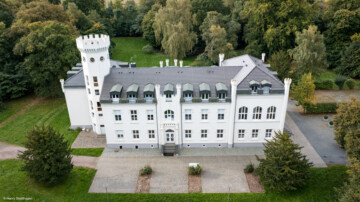 1-Zimmer "großes Schloss Studio" – Kapitalanlage mit emotionaler Rendite im Schloss Hohendorf - Außenansicht