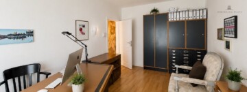 Büro - Ihre Oase in Hamburg-Eppendorf: Charmante 3-Zimmer-Altbauwohnung mit Balkon–auch für Kapitalanleger