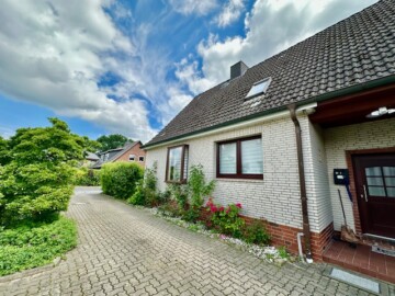 Hauseingang - Charmantes Doppelhaus in ruhiger Wohngegend in Delingsdorf zu kaufen!