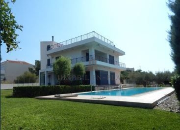Zweigeschossige Immobilie mit Schwimmbad in Lagonisi zu kaufen! - Titelbild