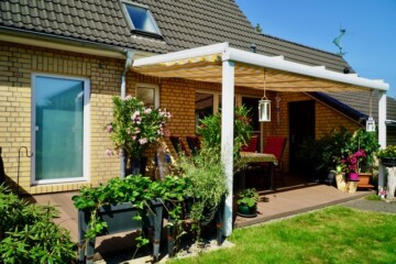 Terrasse - Willkommen Zuhause! Doppelhaushälfte mit Wintergarten und wunderschönem Garten in Hamburg- Farmsen